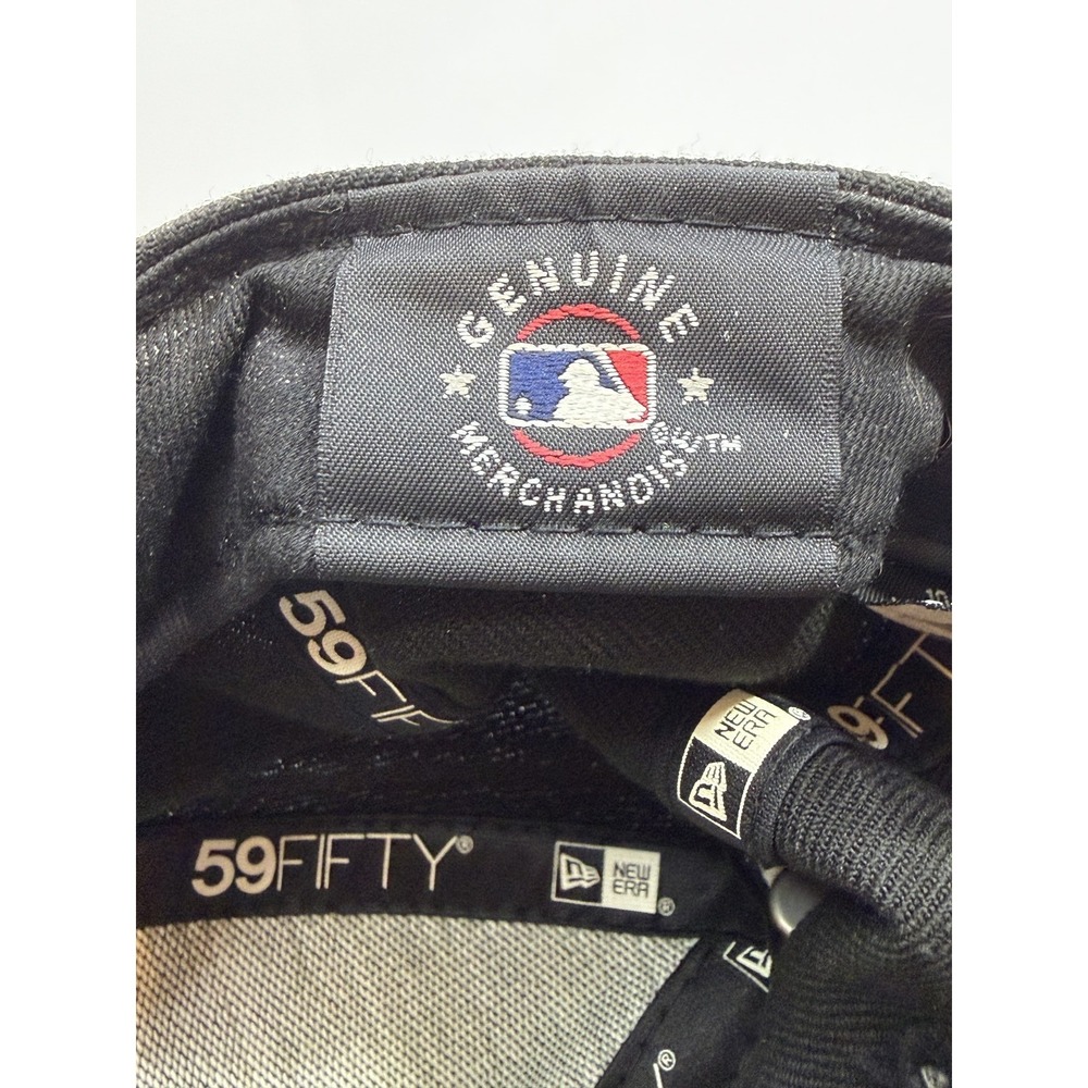 New Era 59FIFTY New York Yankees MLB Fitted Hat Cap Black on Black Size 7 1/4 - Picture 8 of 9